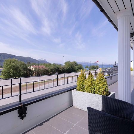 Aursnes Hotell Sykkylven Extérieur photo