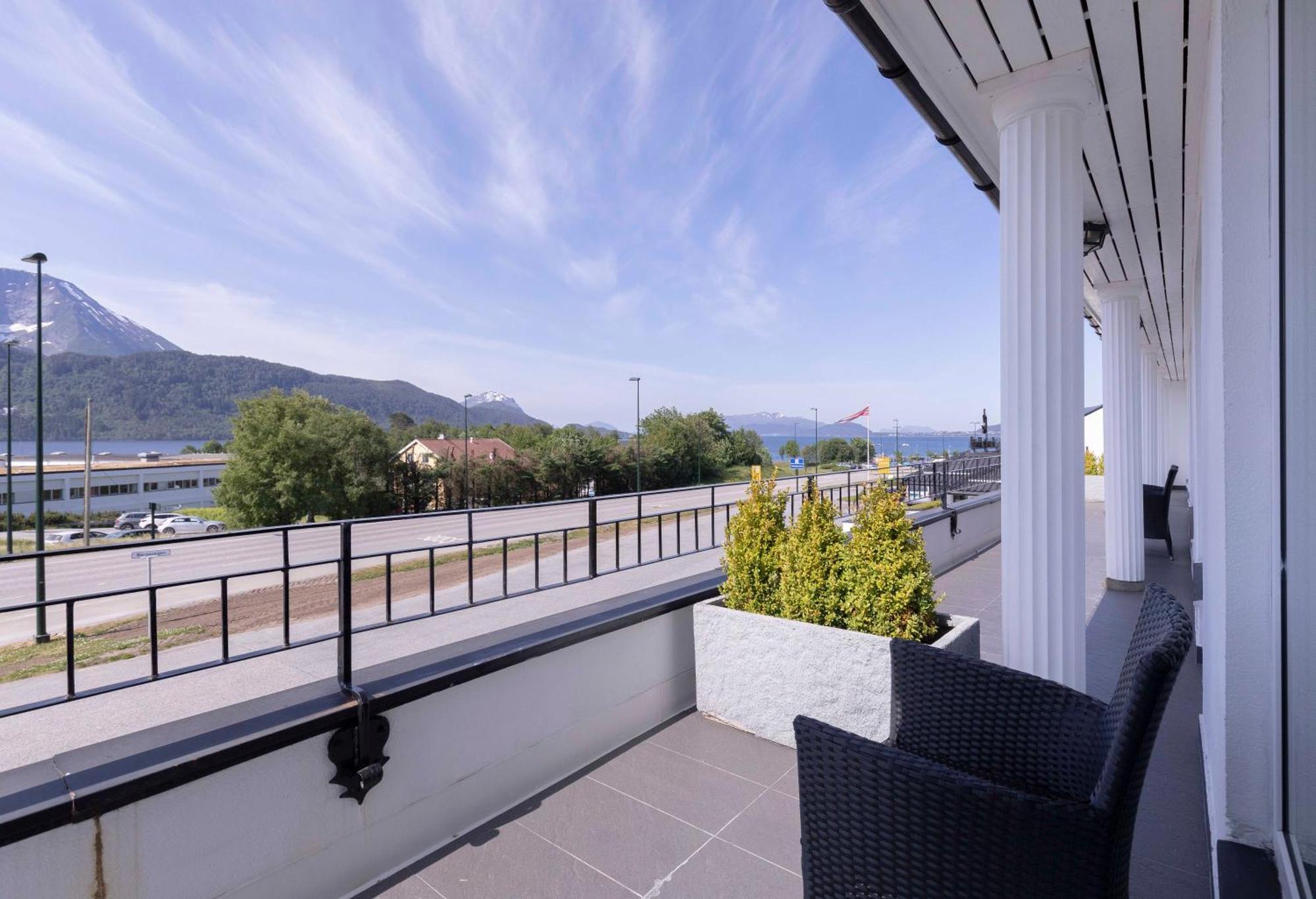 Aursnes Hotell Sykkylven Extérieur photo